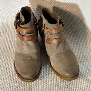 MIZ MOOZ Sz 39 Taupe Ankle Boots with Buckle Detail and Braid Zipper Closure